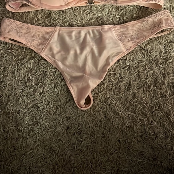 Victoria’s Secret Matching Set - Picture 5 of 6